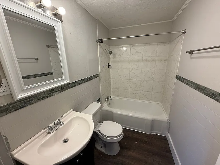 210 Highview Ave — Photo 16