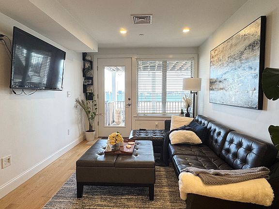 4th image of 265 Webster St APT 2