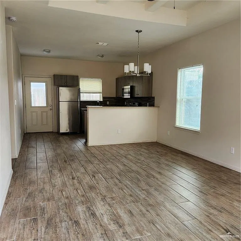 2 bed, 2.0 bath, 980 sqft, $1,000 — Photo 2