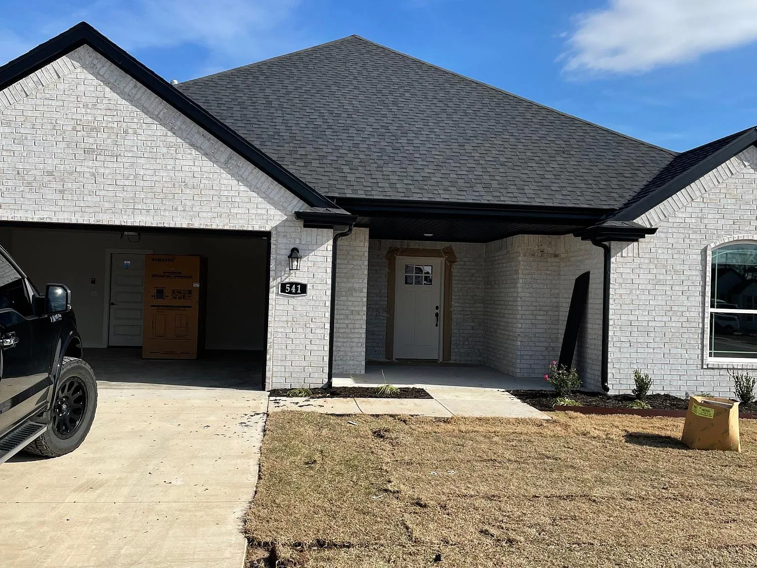 541 Peach Ave — Photo 1