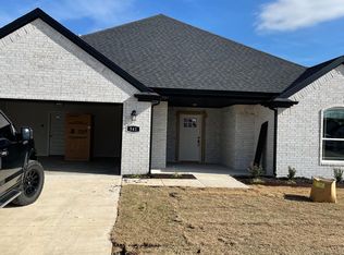 541 Peach Ave, Centerton, AR 72719