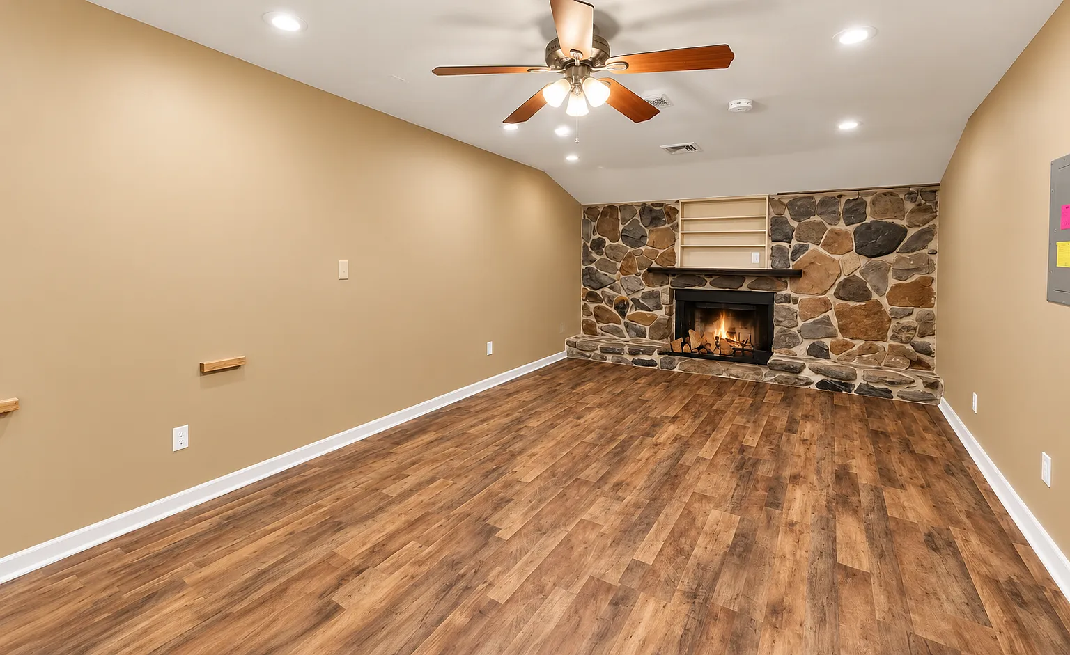 5 bed, 1822 sqft, $3,100 — Photo 3