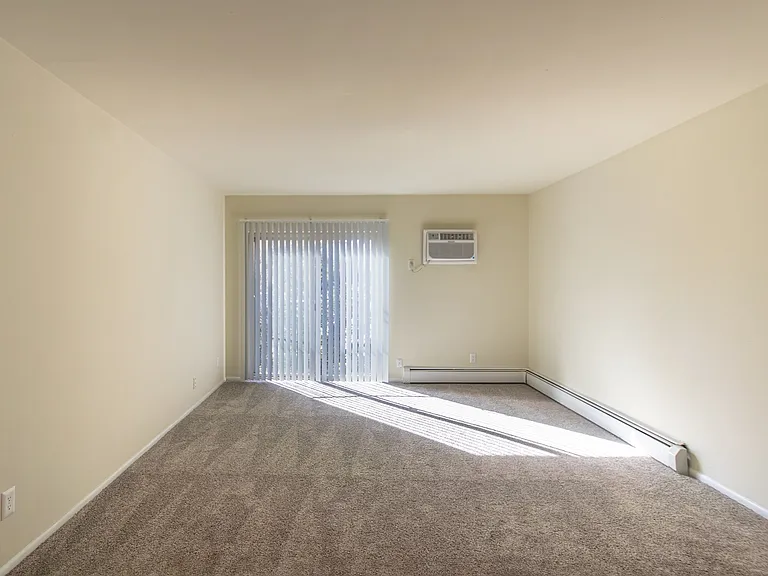 Romaine Court — Photo 25