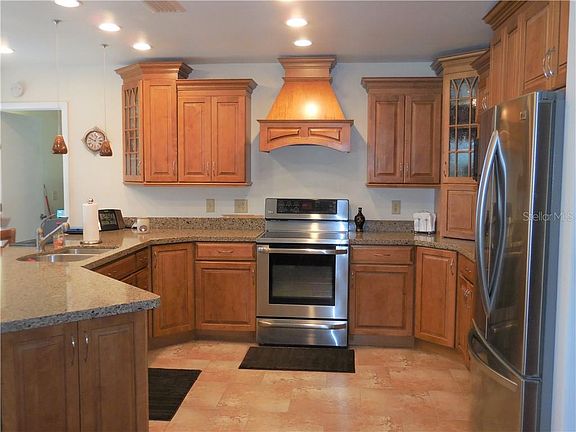 5th image of 411 Bayfield Dr