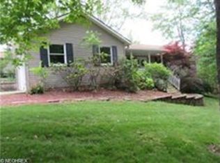 8007 Lake Dr SW, Sherrodsville, OH 44675