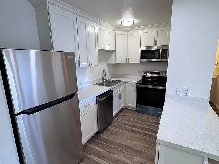 532 Bancroft Avenue — Photo 3