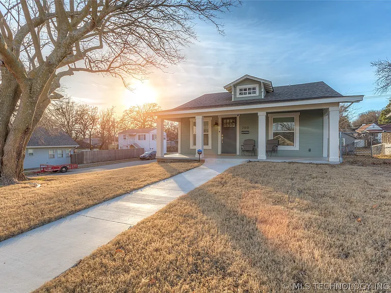 700 N McKinley Ave — Photo 1