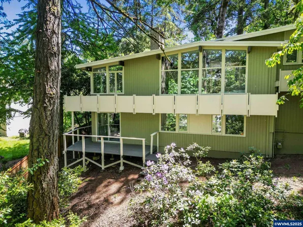 3220 NW Crest Dr, Corvallis, OR 97330