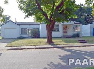 203 Maplewood Blvd, Dunlap, IL 61525