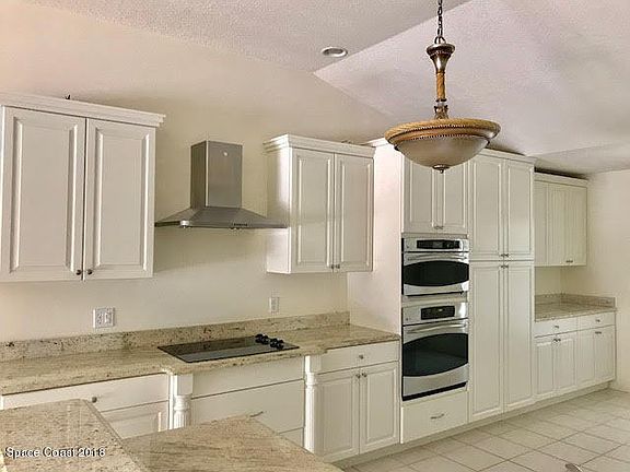 5th image of 1011 Barclay Ct