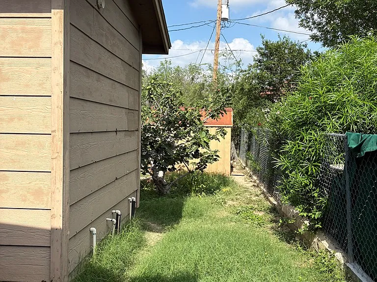 1009 Kiriaka Dr — Photo 13