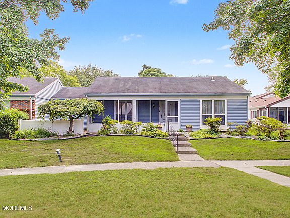 2nd image of 871 Liverpool Circle #B