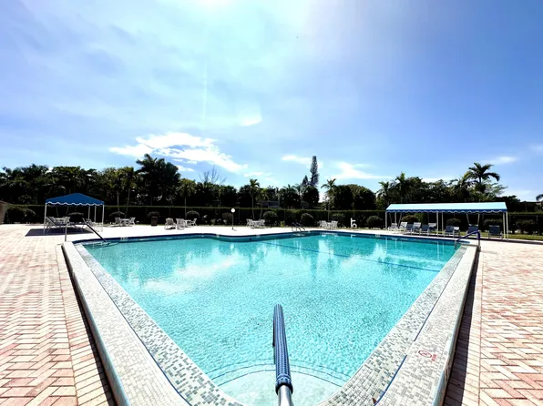 719 Lori Drive #111, Palm Springs, FL 33461