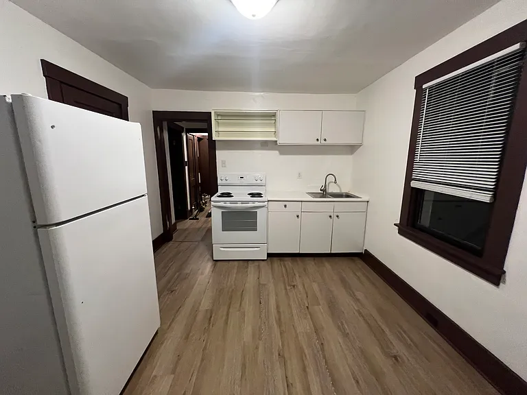 320 Zara St #2 — Photo 6