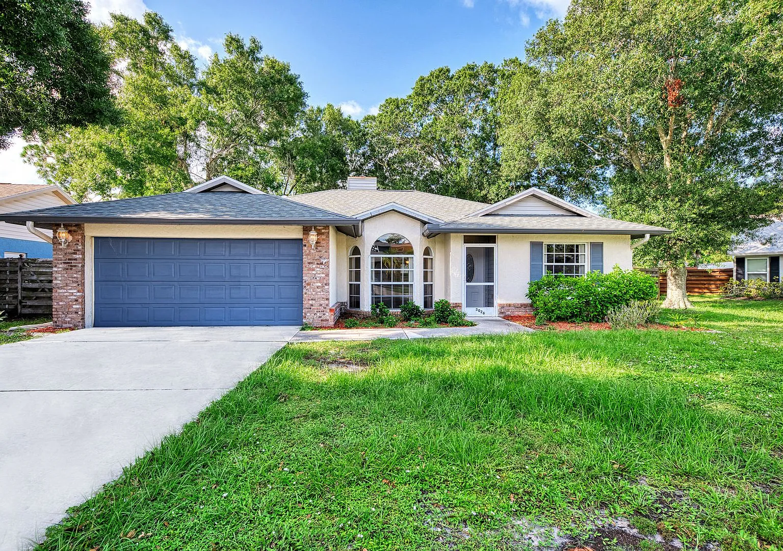 Stunning 3 Bedroom, 2 Bathroom, 2 Car Garage Home Located In The Highly Sought After Briarwood Co... — Photo 1