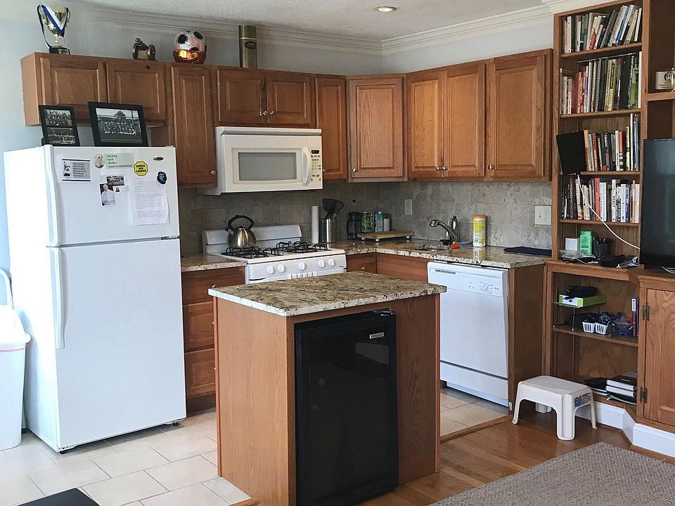1st image of 634 N Monroe St APT 3