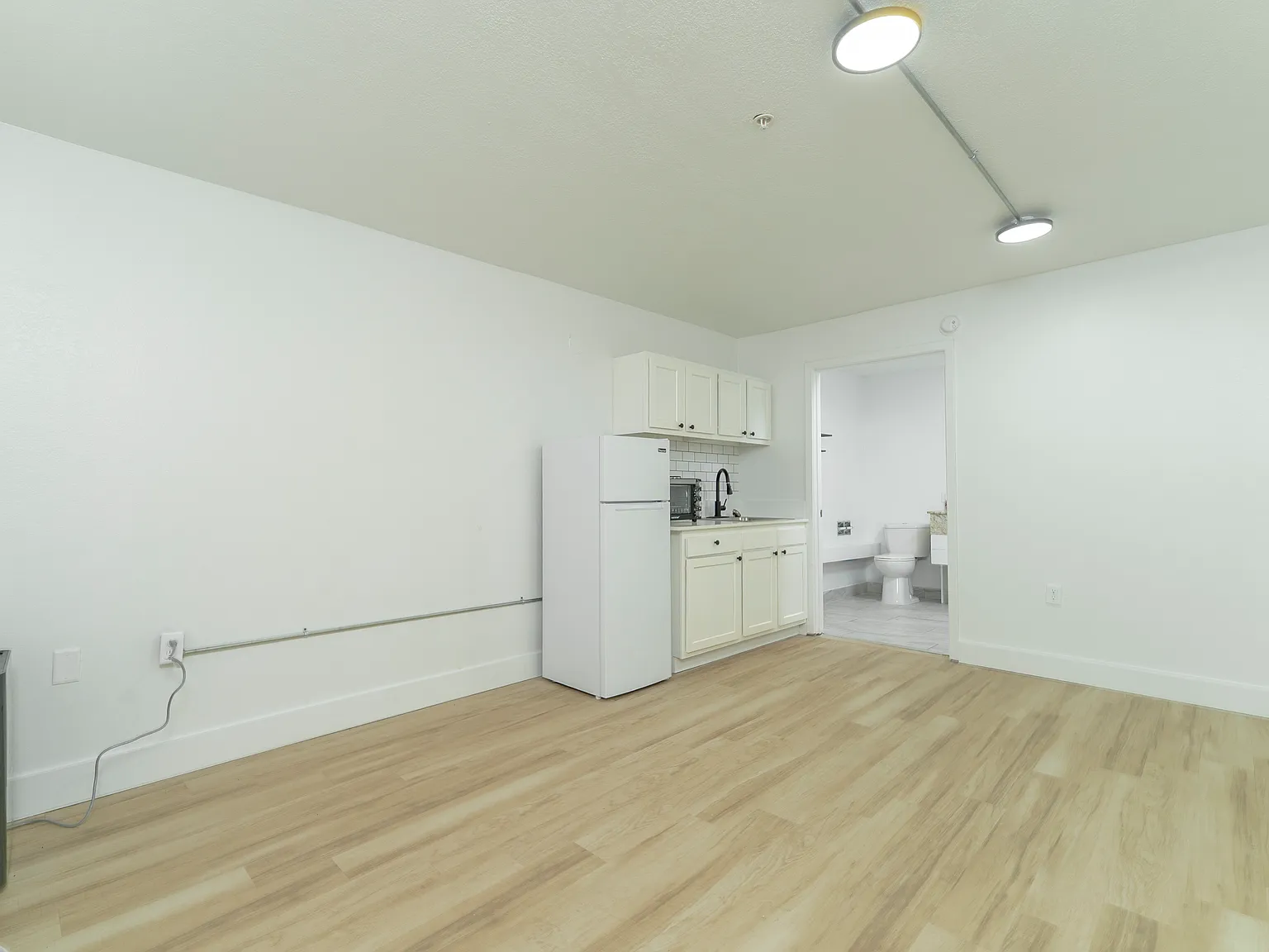 Studio, 300 sqft, $695 — Photo 2