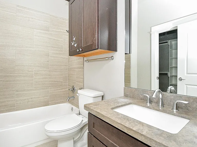 955 W 24th St #D — Photo 15