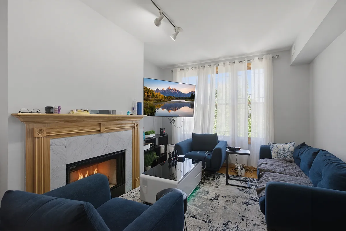 Building Photo - 2033 W Huron St #2
