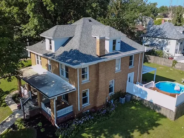 220 S 3rd St, Monmouth, IL 61462