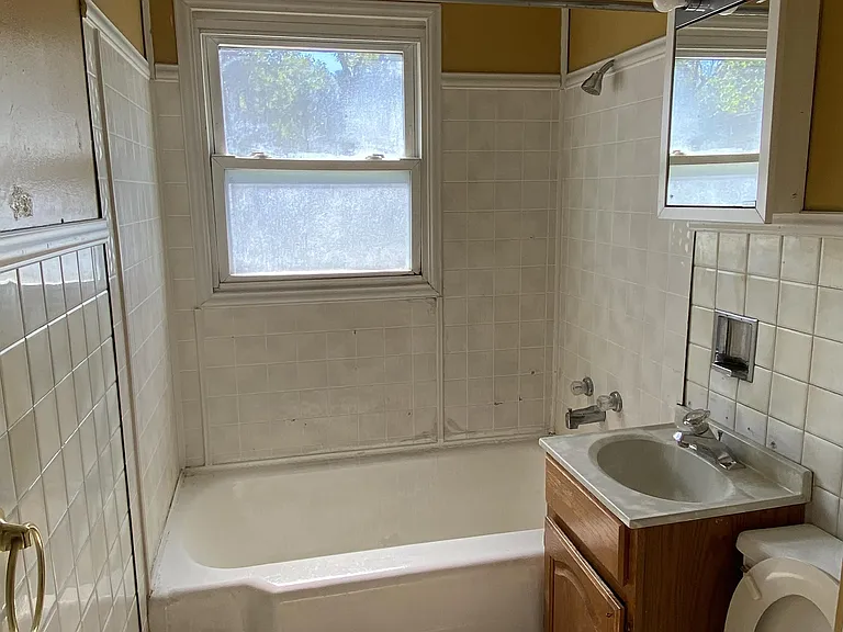 1736 W Grand Ave — Photo 2