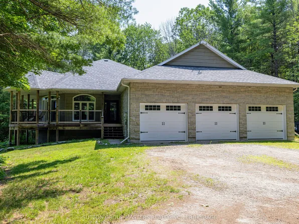 139 Country Woods Dr, South Frontenac, ON K0H 1V0