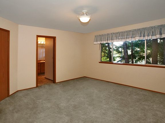 5th image of 10900 Marigold Dr NW
