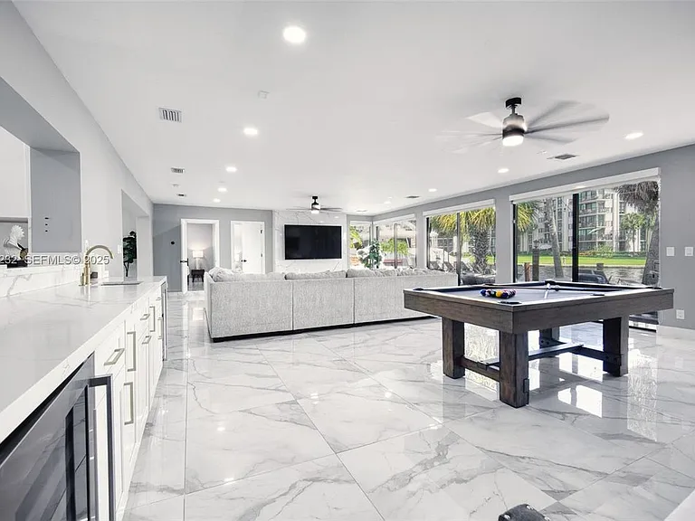 1030 SW 14th Ter #0 — Photo 32