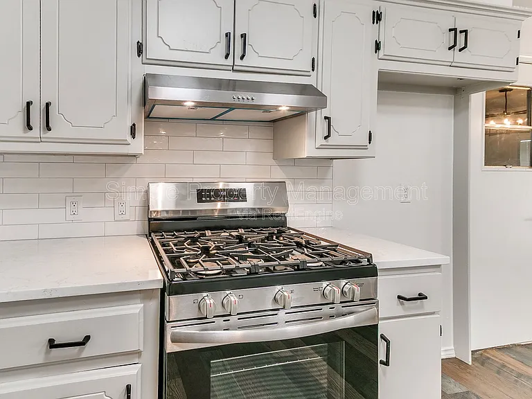 2401 Fedderson Dr — Photo 13