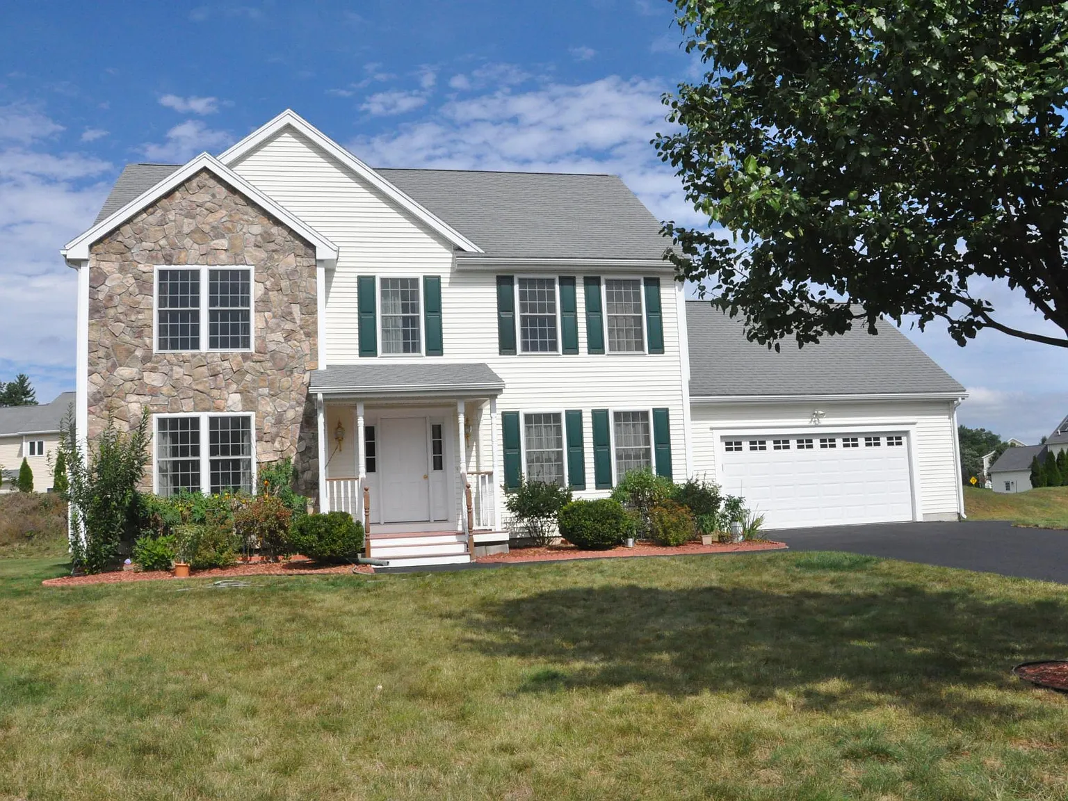 4 bed, 2.5 bath, $3,895 — Photo 2