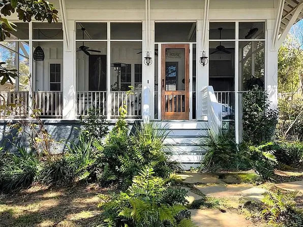111 Pier Ave, Fairhope, AL 36532
