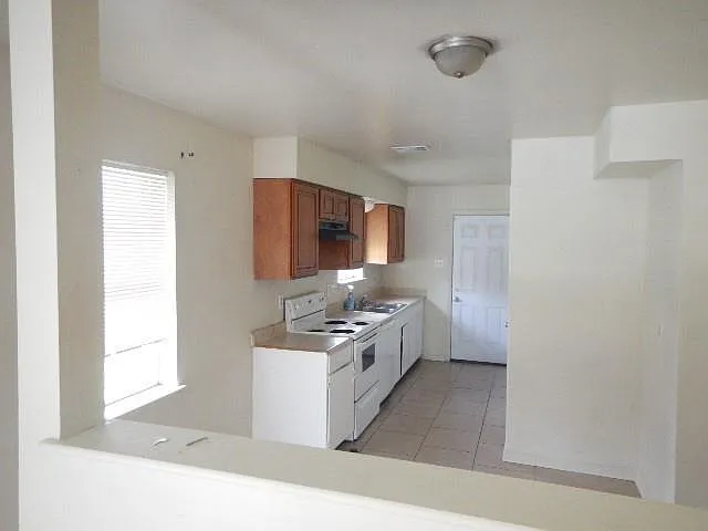 3 bed, 1.0 bath, 1000 sqft, $1,250 — Photo 4