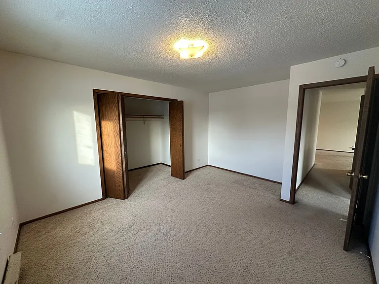 1502 E Gateway Cir S — Photo 3