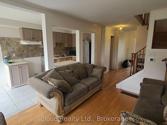 3rd image of 126 Twin Pines Cres