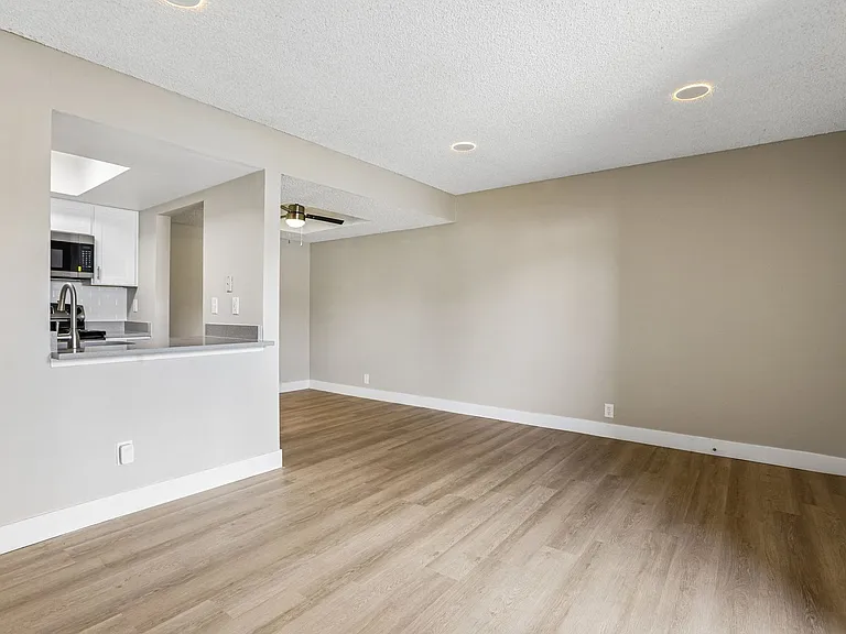 Brighton Place Apartments — Photo 28