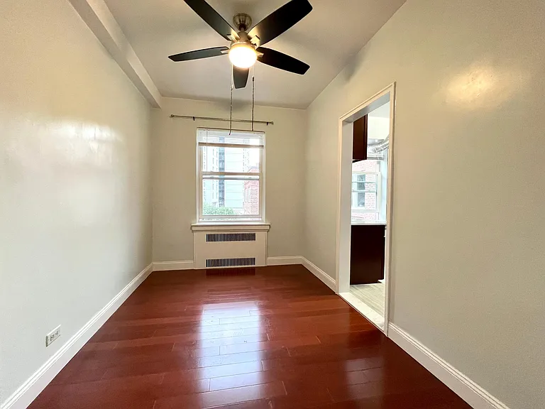 70 Strawberry Hill Ave #3-2F — Photo 4