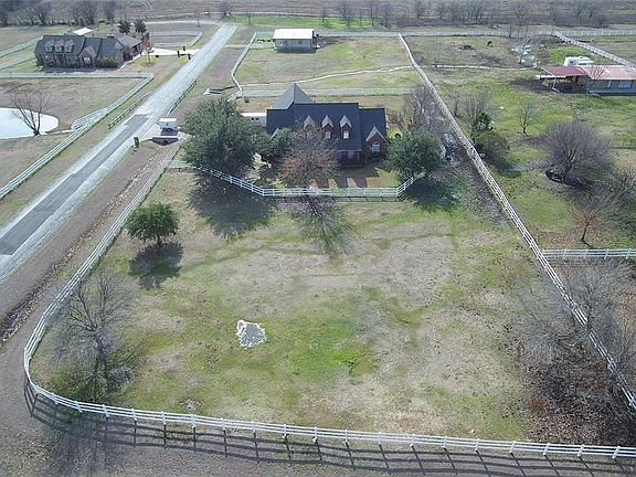 4th image of 1009 Creek Hollow Ln