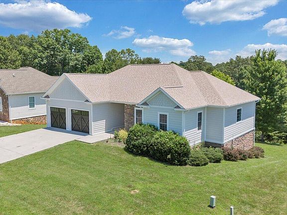 4th image of 1077 Barrow Hills Dr