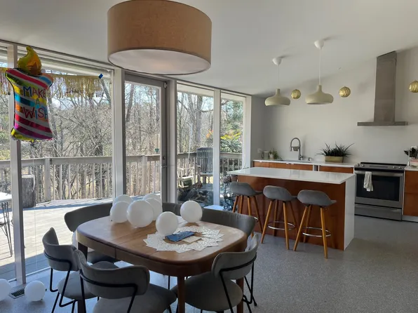 11 Zephyr Dr, Asheville, NC 28806