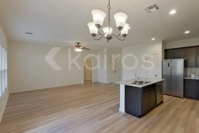 123 Salvat Dr — Photo 3