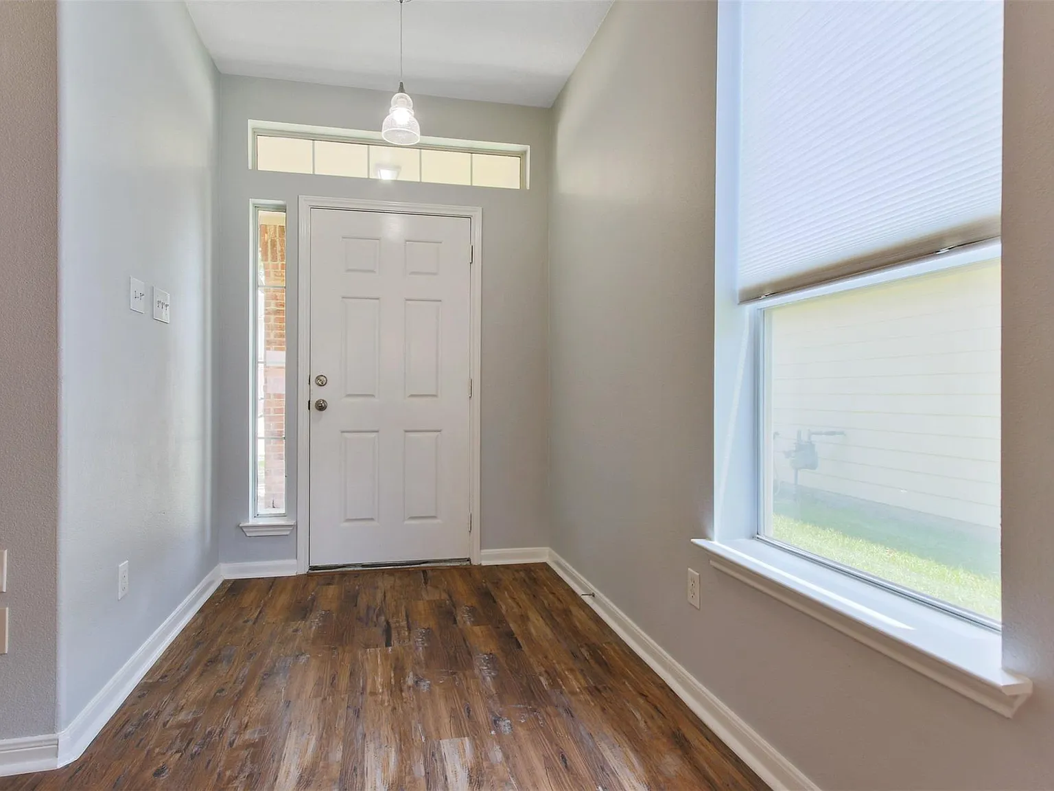 4 bed, 2.5 bath, 1825 sqft, $2,100 — Photo 3