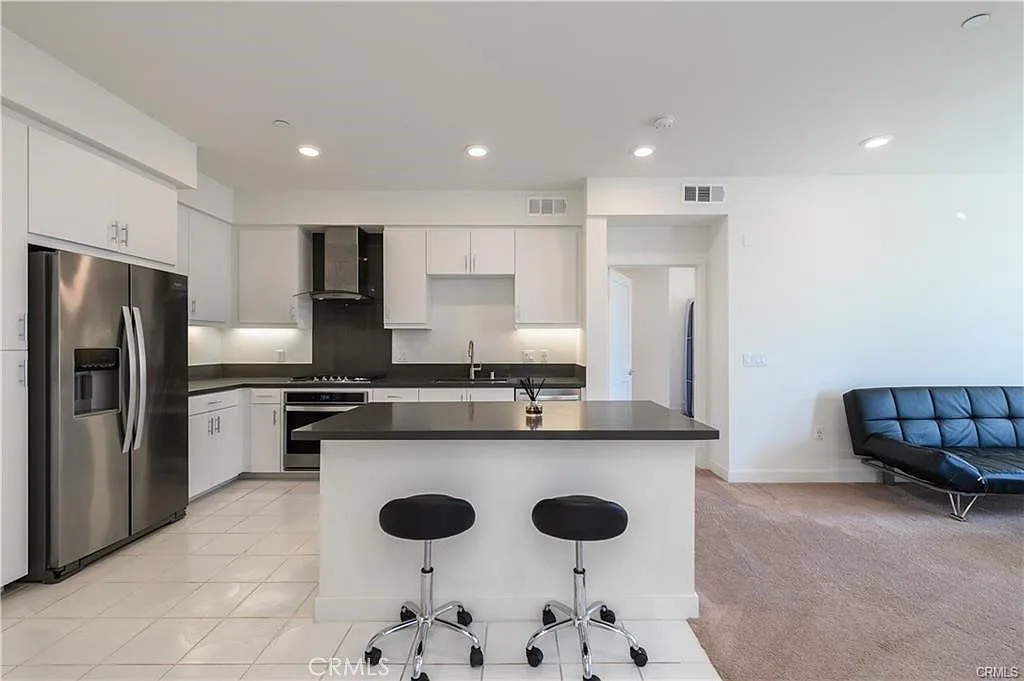 2 bed, 1088 sqft, $3,995 — Photo 2
