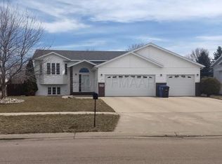 2304 33rd St S, Fargo, ND 58103