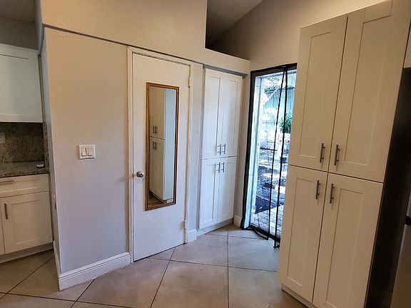 5th image of 430 NE 1st Ave #B