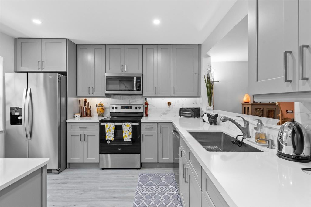 3063 N PALM AIRE Drive #3063, photo 3