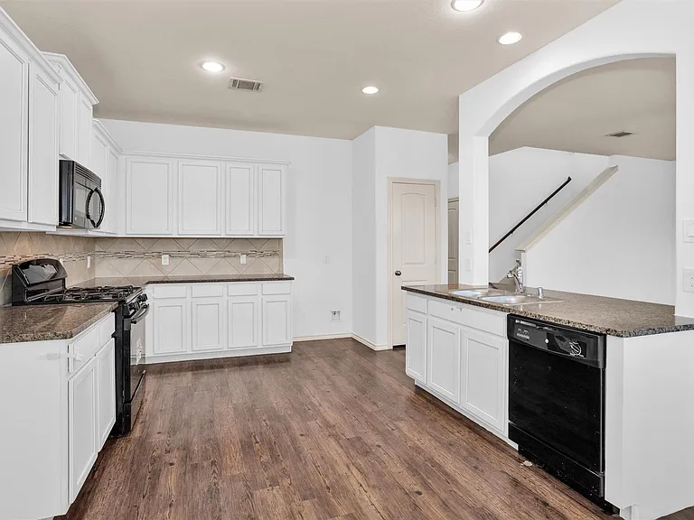 2730 Donellan Dr — Photo 11