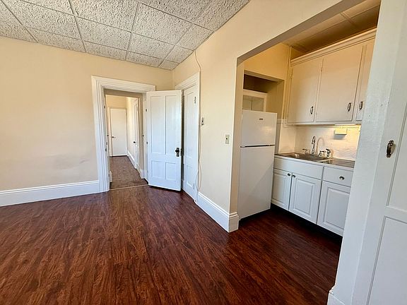 4th image of 574 Hall St APT 3F