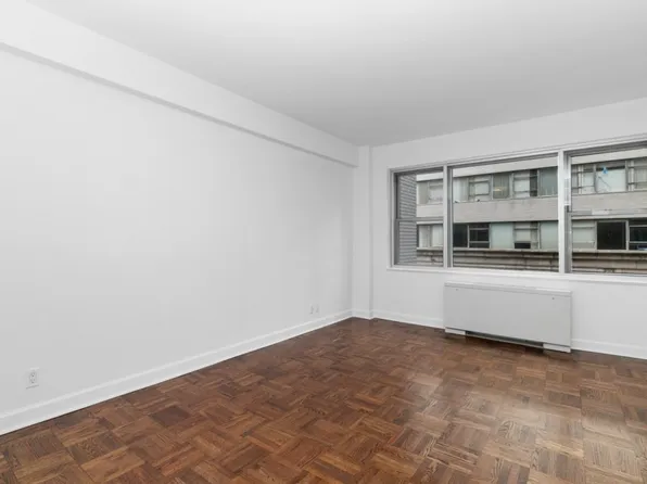 210 East 58th Street image 4 of 19