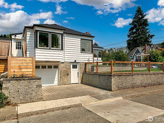 3rd image of 8215 4th Avenue NE