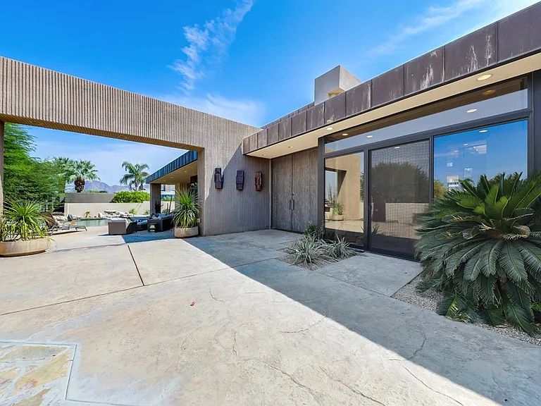 73115 Crosby Ln — Photo 31